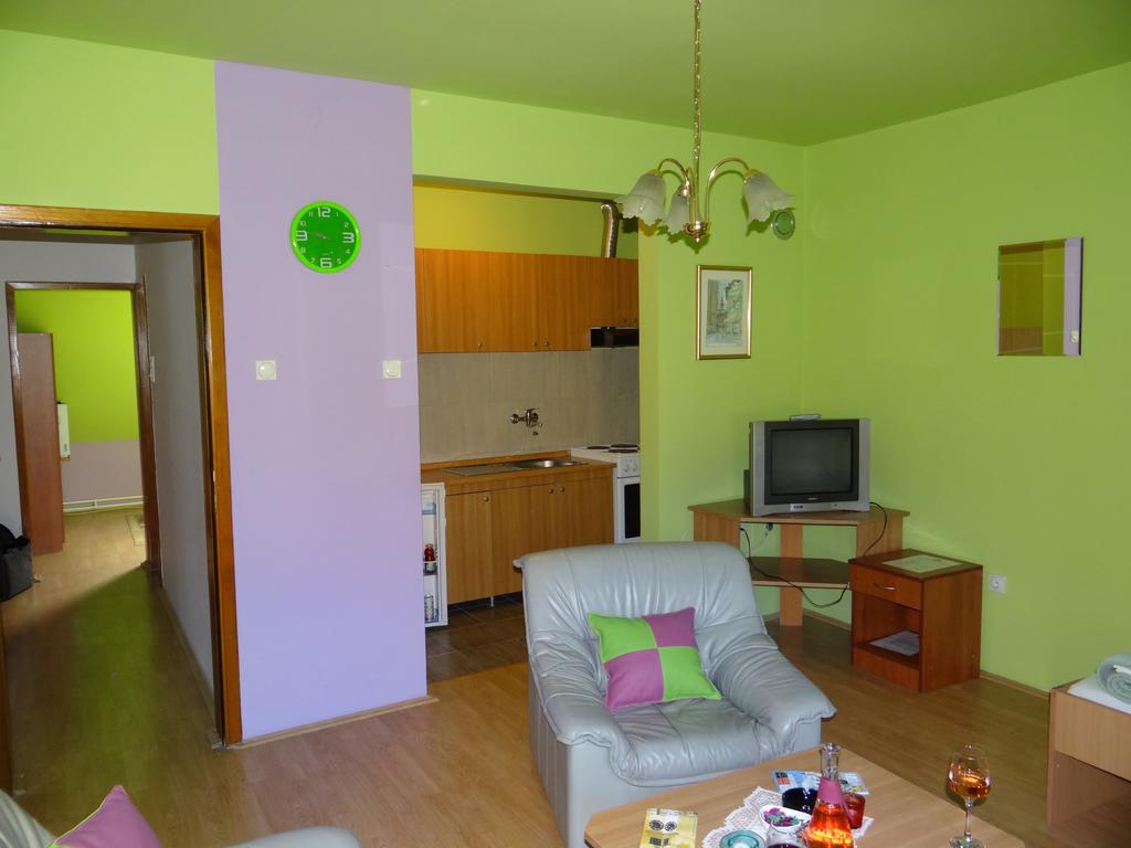 Nasa Tvrdava Guest Accommodation โนวีซาด ภายนอก รูปภาพ