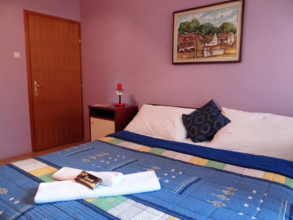 Nasa Tvrdava Guest Accommodation โนวีซาด ภายนอก รูปภาพ