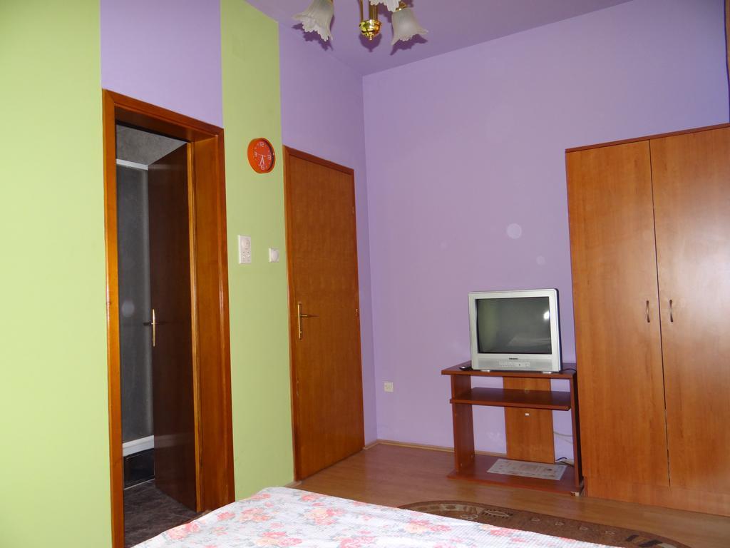 Nasa Tvrdava Guest Accommodation โนวีซาด ภายนอก รูปภาพ