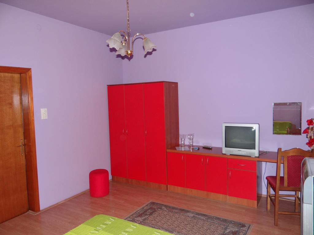Nasa Tvrdava Guest Accommodation โนวีซาด ภายนอก รูปภาพ