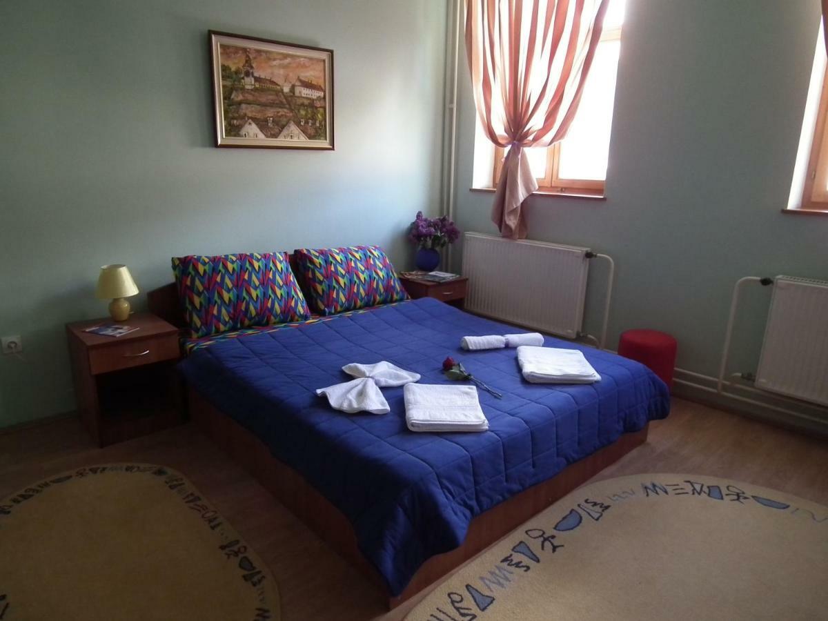 Nasa Tvrdava Guest Accommodation โนวีซาด ภายนอก รูปภาพ
